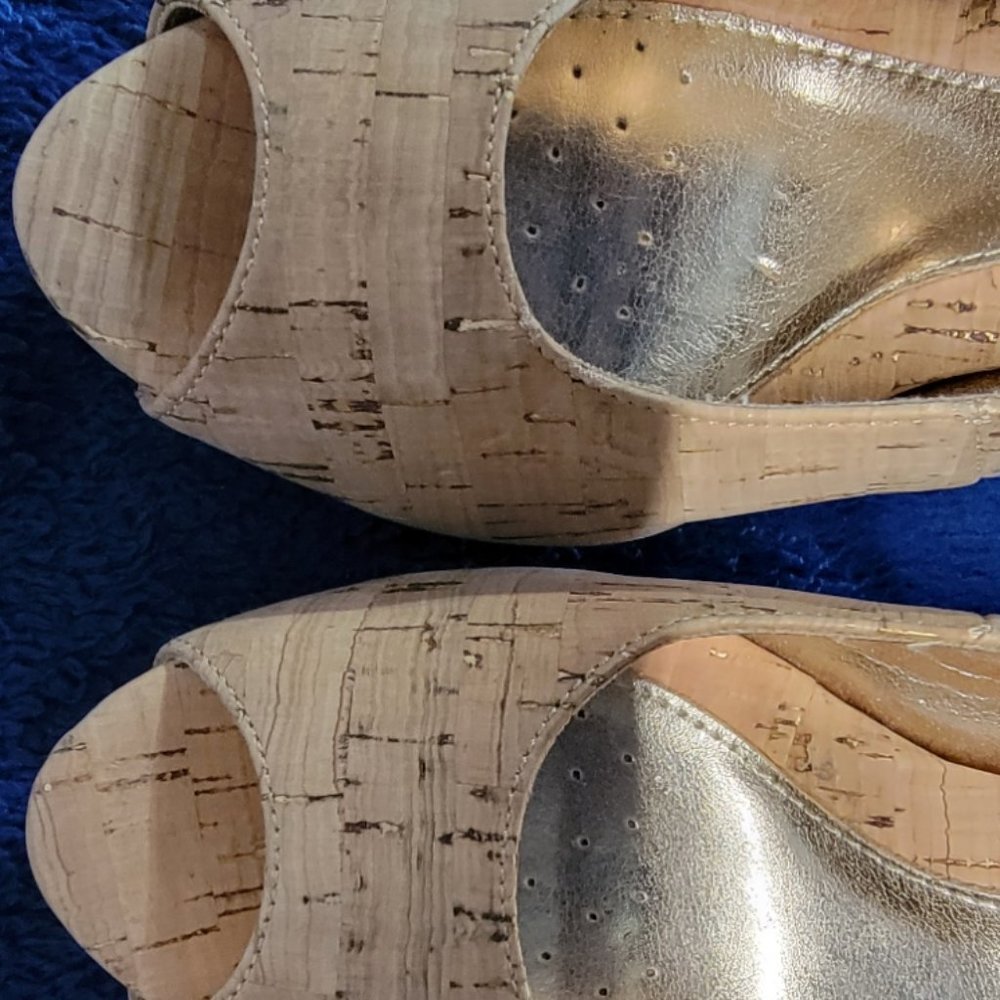 Sofft Tan Cork Open Toe Shoe With A 2 In Heal And… - image 8